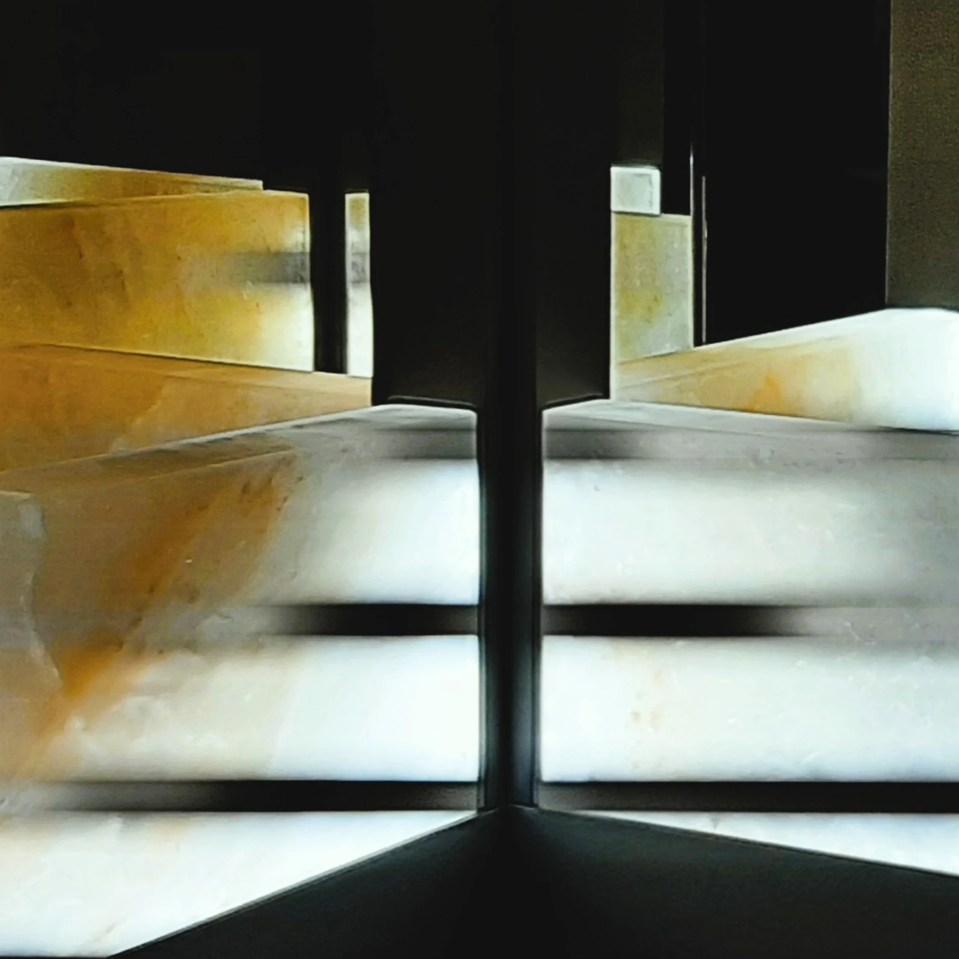 Mirrors? (30x30, Keret + Paszpartúra)
